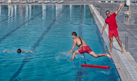 Swimming pool accident involving an injured person